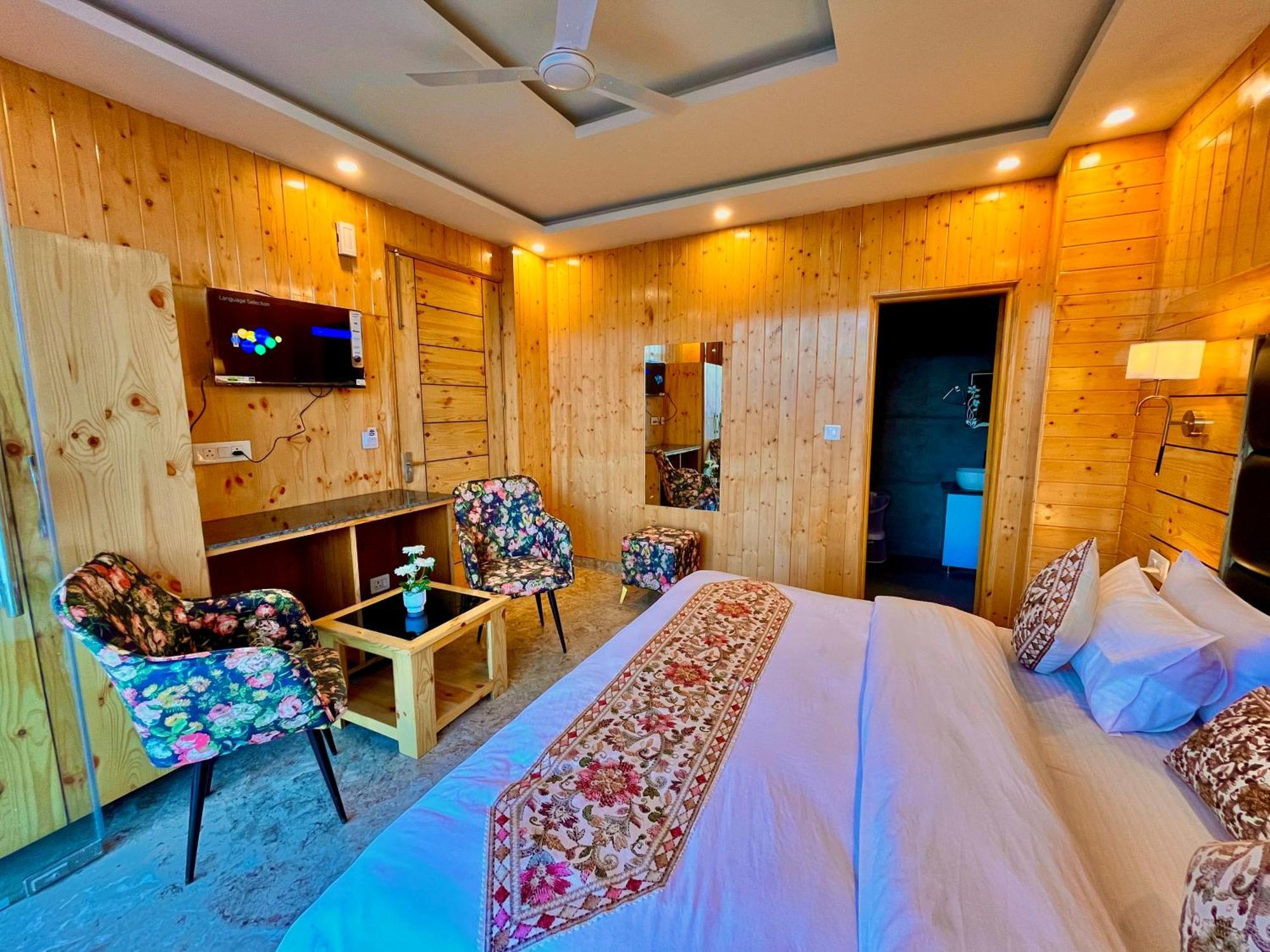 Hotel Classic Crown - #Scenic Mountain View #Open Terrace #Parking #Premium Rooms With Balcony #Guest Preferred #Best Selling Hotel In Mussoorie Extérieur photo