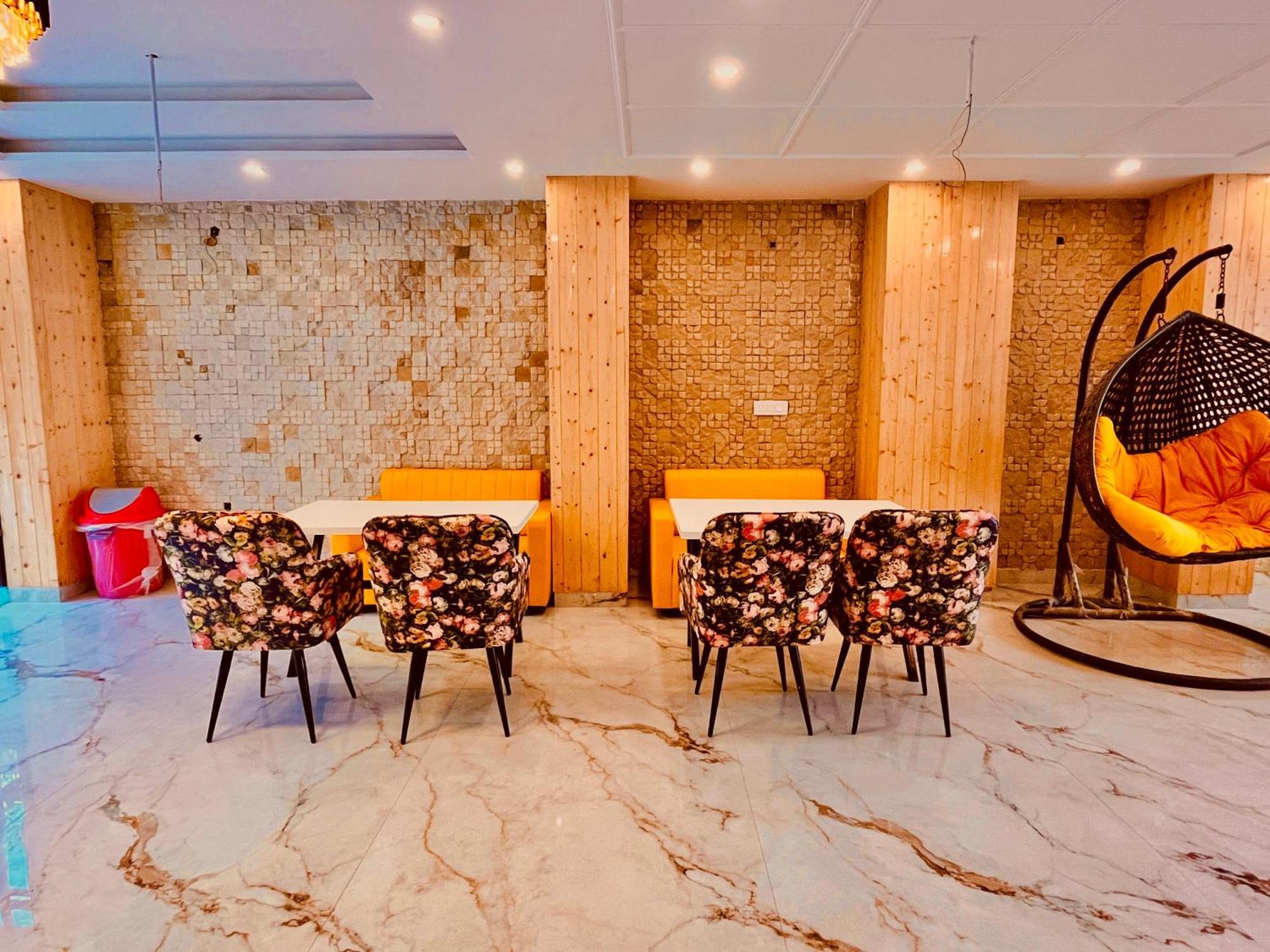 Hotel Classic Crown - #Scenic Mountain View #Open Terrace #Parking #Premium Rooms With Balcony #Guest Preferred #Best Selling Hotel In Mussoorie Extérieur photo